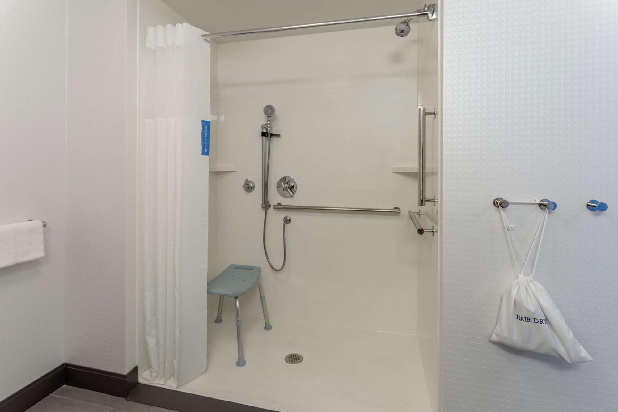 Hampton Inn & Suites Берлингтон Экстерьер фото