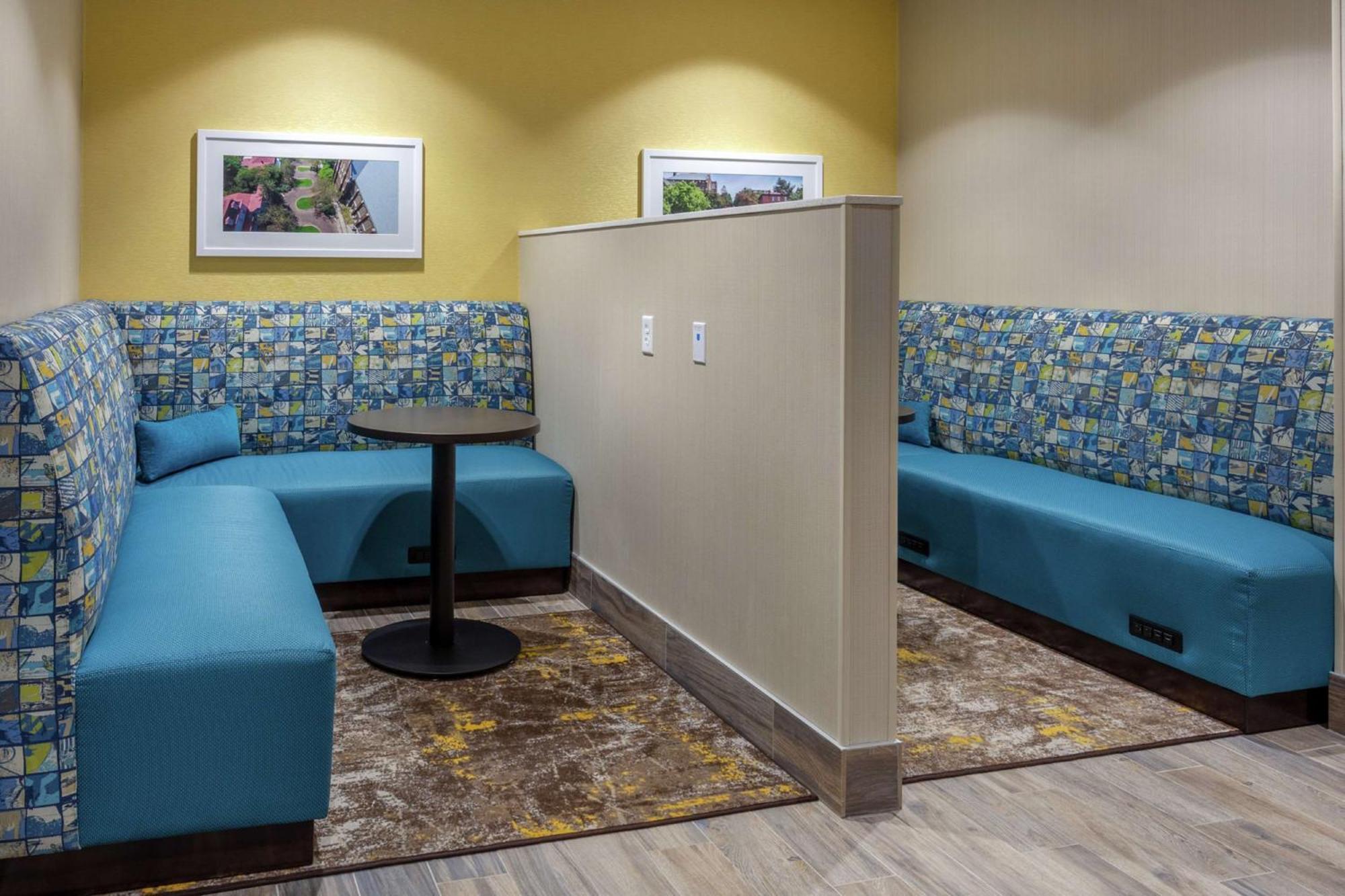 Hampton Inn & Suites Берлингтон Экстерьер фото