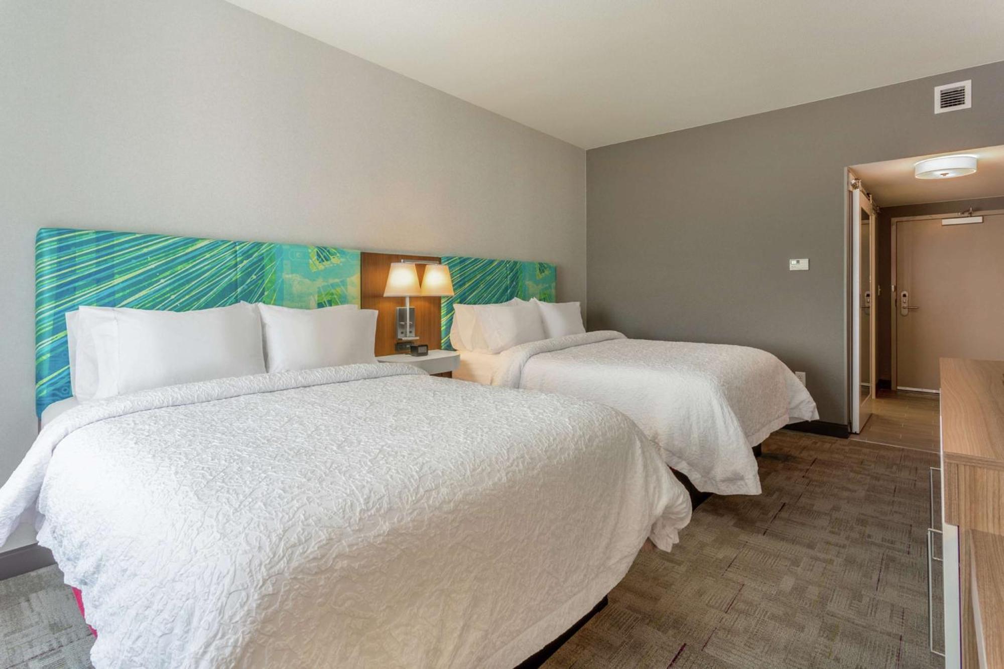 Hampton Inn & Suites Берлингтон Экстерьер фото