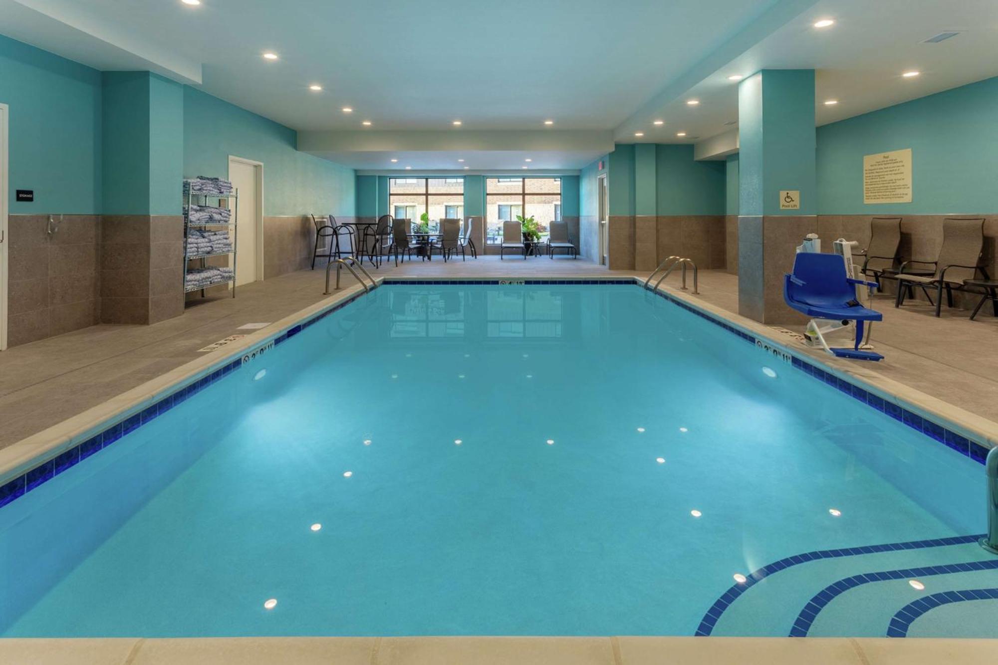 Hampton Inn & Suites Берлингтон Экстерьер фото